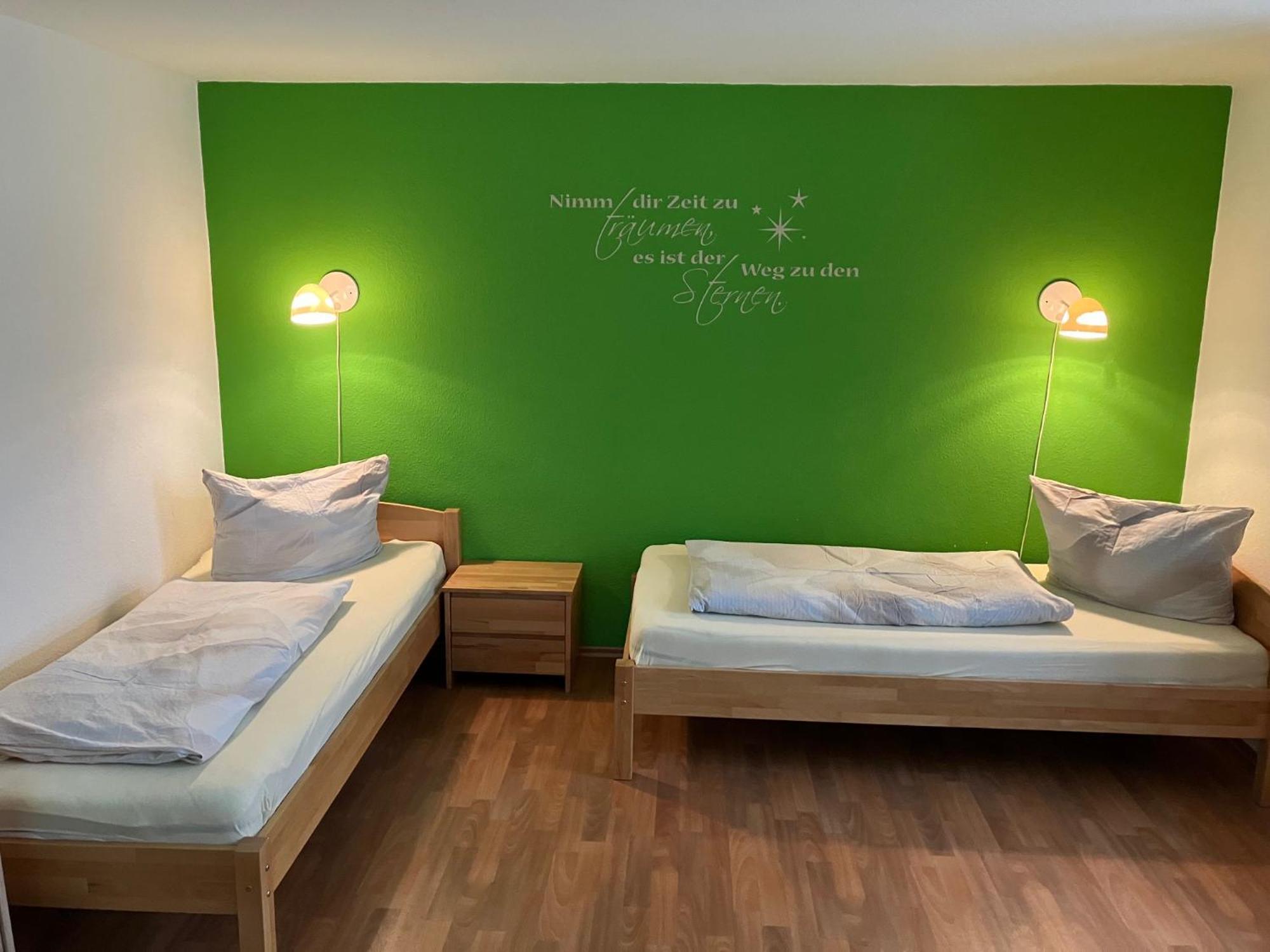 Ferienwohnung Morgensonne Am Kurpark Bad Berka - Parkplatz - Spielplatz - Wlan - 2 Schlafzimmer Eksteriør billede
